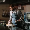 Работа поваром: где искать вакансии и сколько зарабатывают на кухне